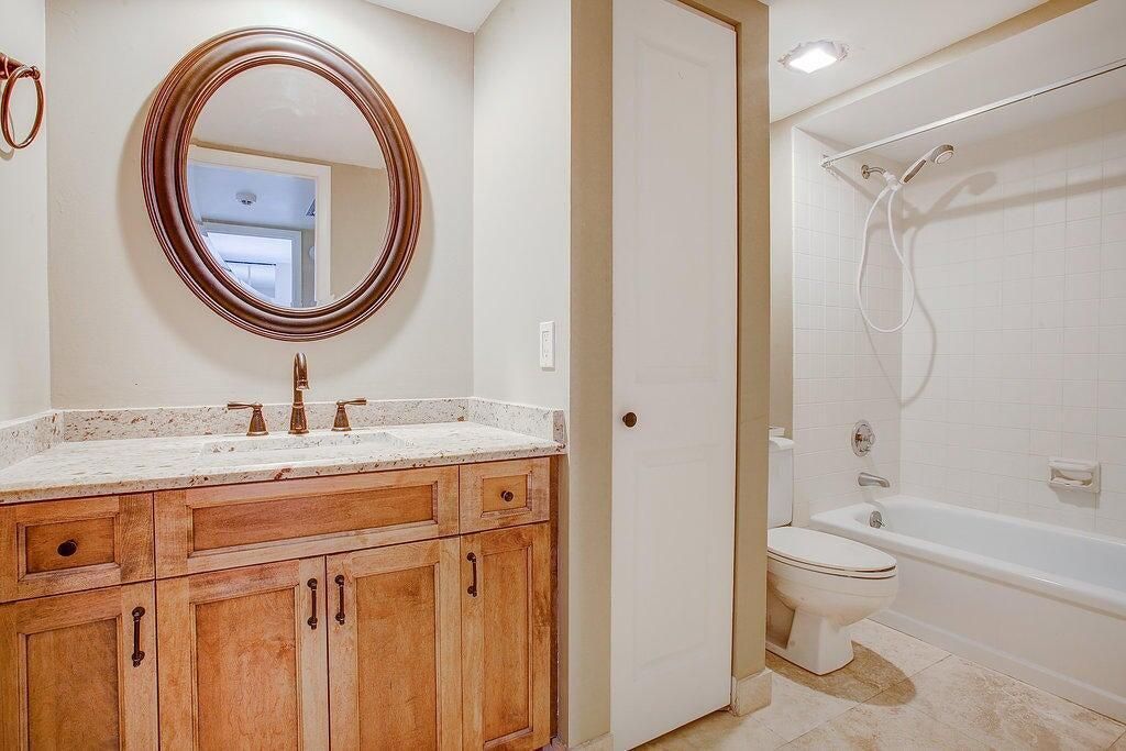 2nd Floor Full bathroom