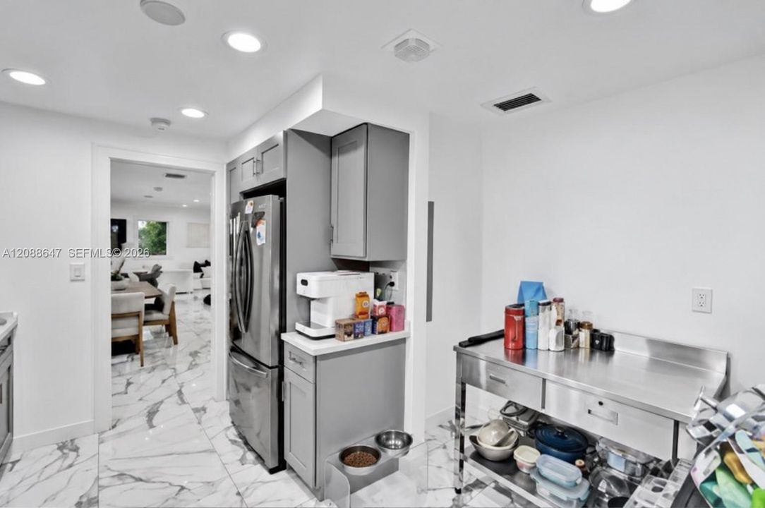 For Rent: $7,875 (4 beds, 2 baths, 1379 Square Feet)