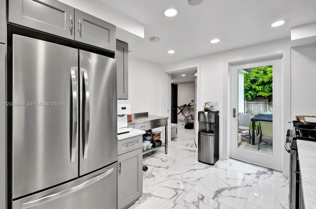 For Rent: $7,875 (4 beds, 2 baths, 1379 Square Feet)
