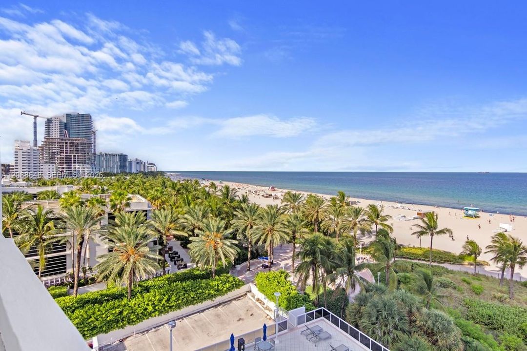For Sale: $1,799,000 (2 beds, 2 baths, 1190 Square Feet)