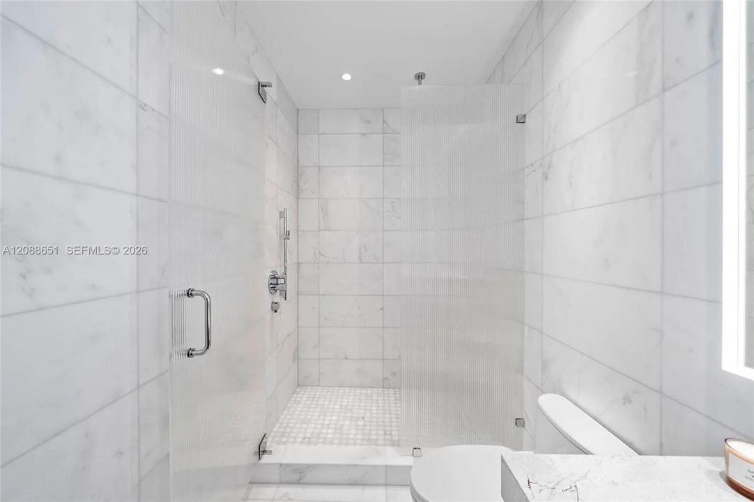 For Sale: $930,000 (1 beds, 2 baths, 846 Square Feet)