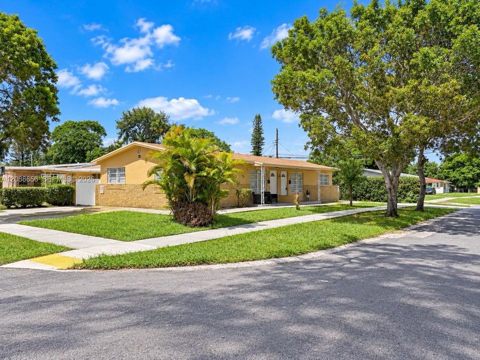 For Rent: $2,300 (2 beds, 1 baths, 1640 Square Feet)