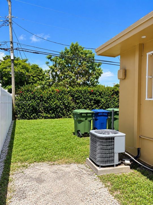 For Rent: $2,300 (2 beds, 1 baths, 1640 Square Feet)