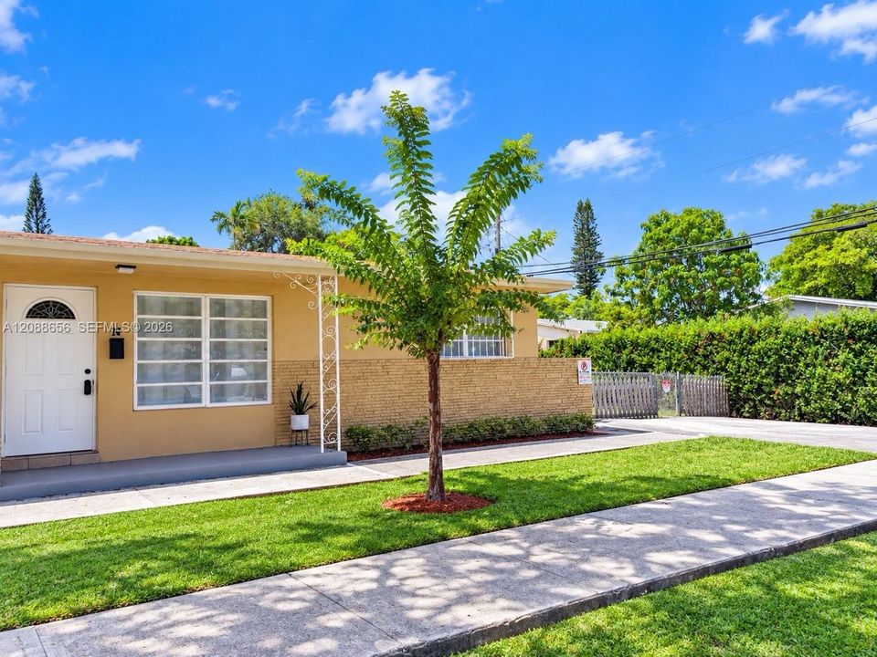 For Rent: $2,300 (2 beds, 1 baths, 1640 Square Feet)