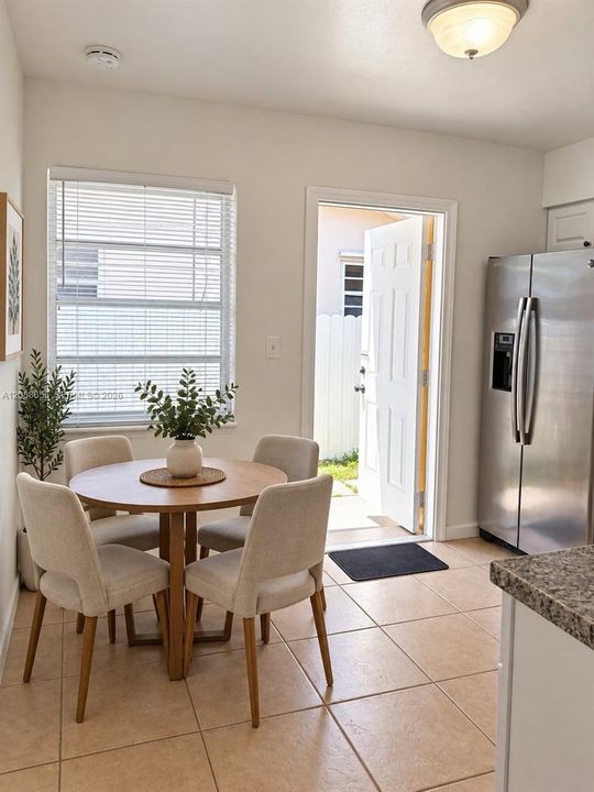 For Rent: $2,300 (2 beds, 1 baths, 1640 Square Feet)