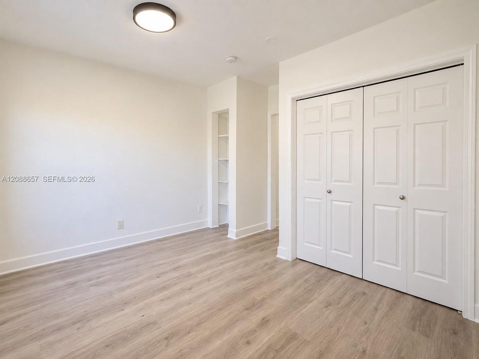 primary bedroom with independent entry