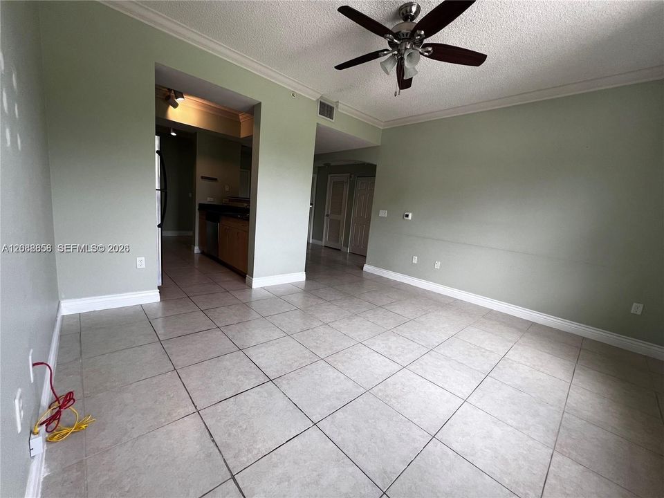 В аренду: $2,599 (2 спален, 2 ванн, 1240 Квадратных фут)