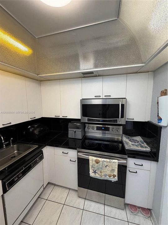 На продажу: $499,000 (2 спален, 1 ванн, 770 Квадратных фут)