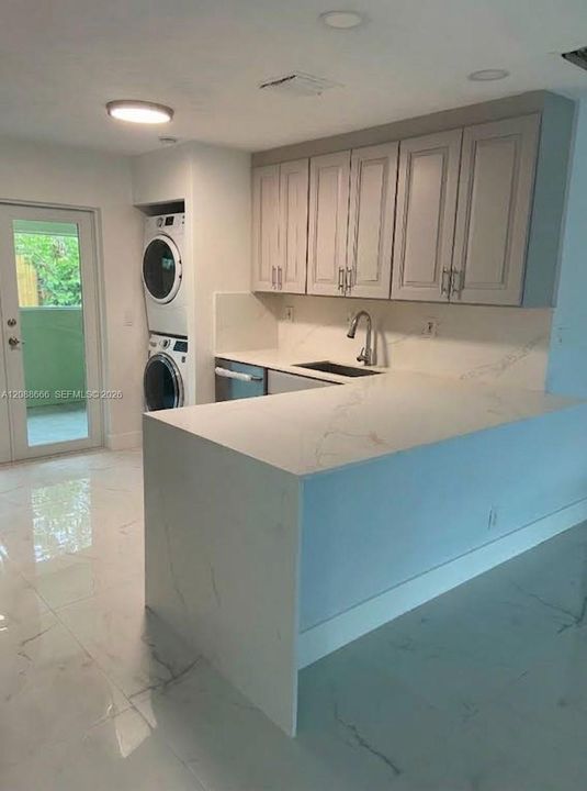 En Renta: $3,195 (3 camas, 2 baños, 1117 Pies cuadrados)