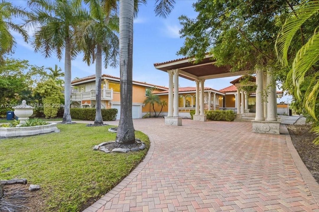 For Rent: $26,900 (5 beds, 4 baths, 4486 Square Feet)