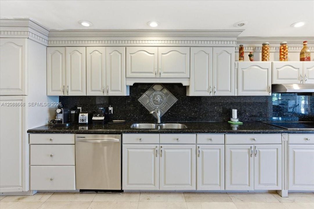 For Rent: $26,900 (5 beds, 4 baths, 4486 Square Feet)
