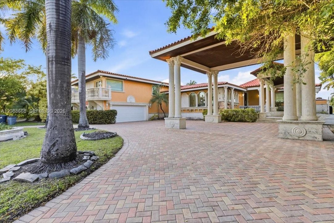 For Rent: $26,900 (5 beds, 4 baths, 4486 Square Feet)