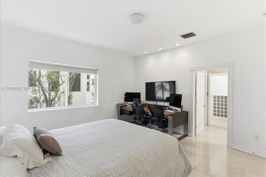 For Rent: $26,900 (5 beds, 4 baths, 4486 Square Feet)