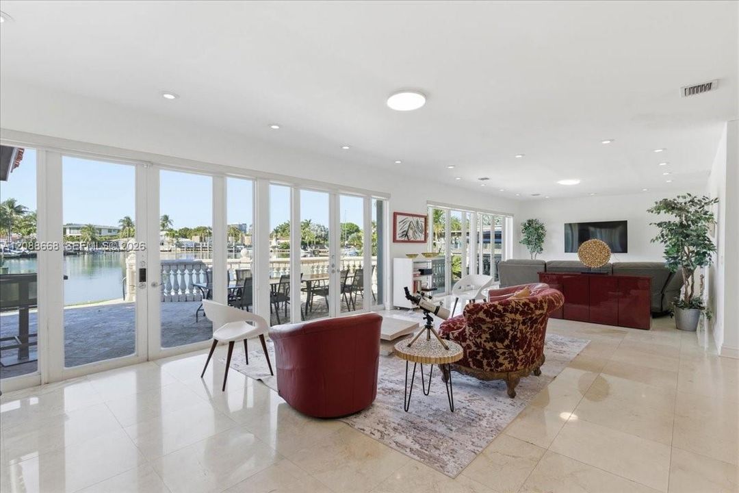 For Rent: $26,900 (5 beds, 4 baths, 4486 Square Feet)