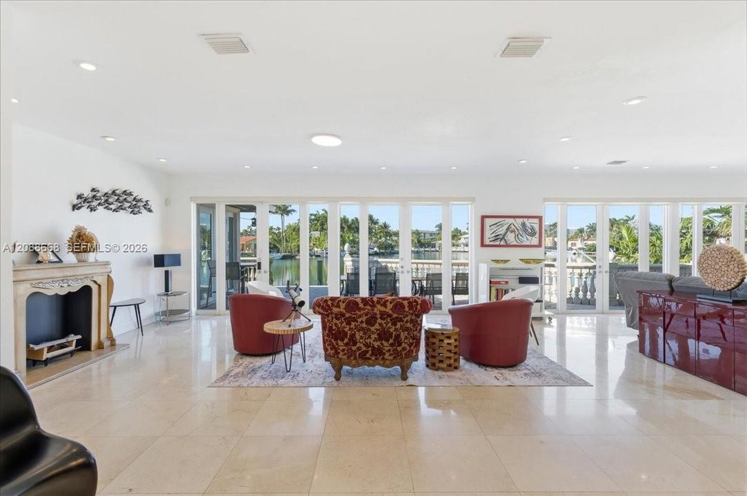 For Rent: $26,900 (5 beds, 4 baths, 4486 Square Feet)