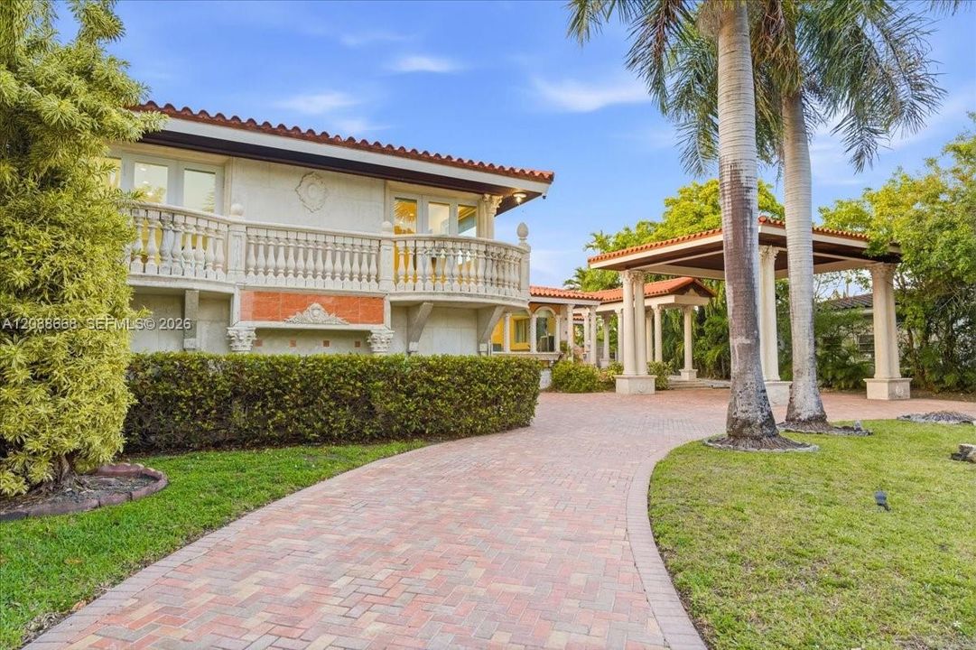 For Rent: $26,900 (5 beds, 4 baths, 4486 Square Feet)
