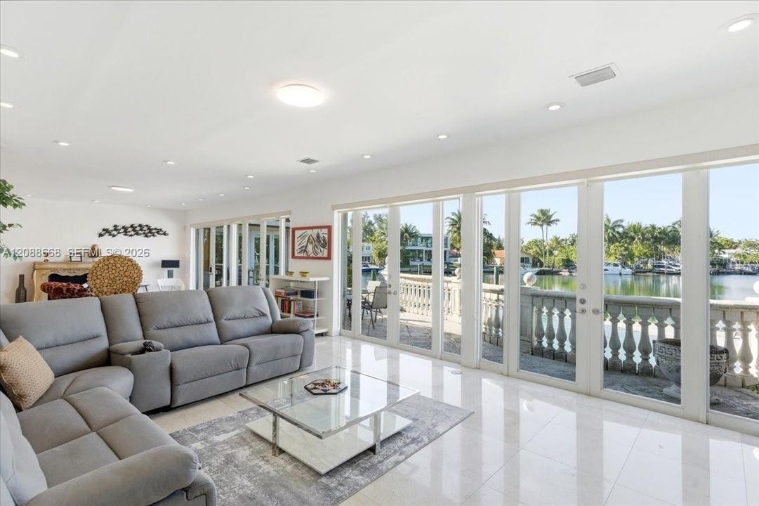 For Rent: $26,900 (5 beds, 4 baths, 4486 Square Feet)