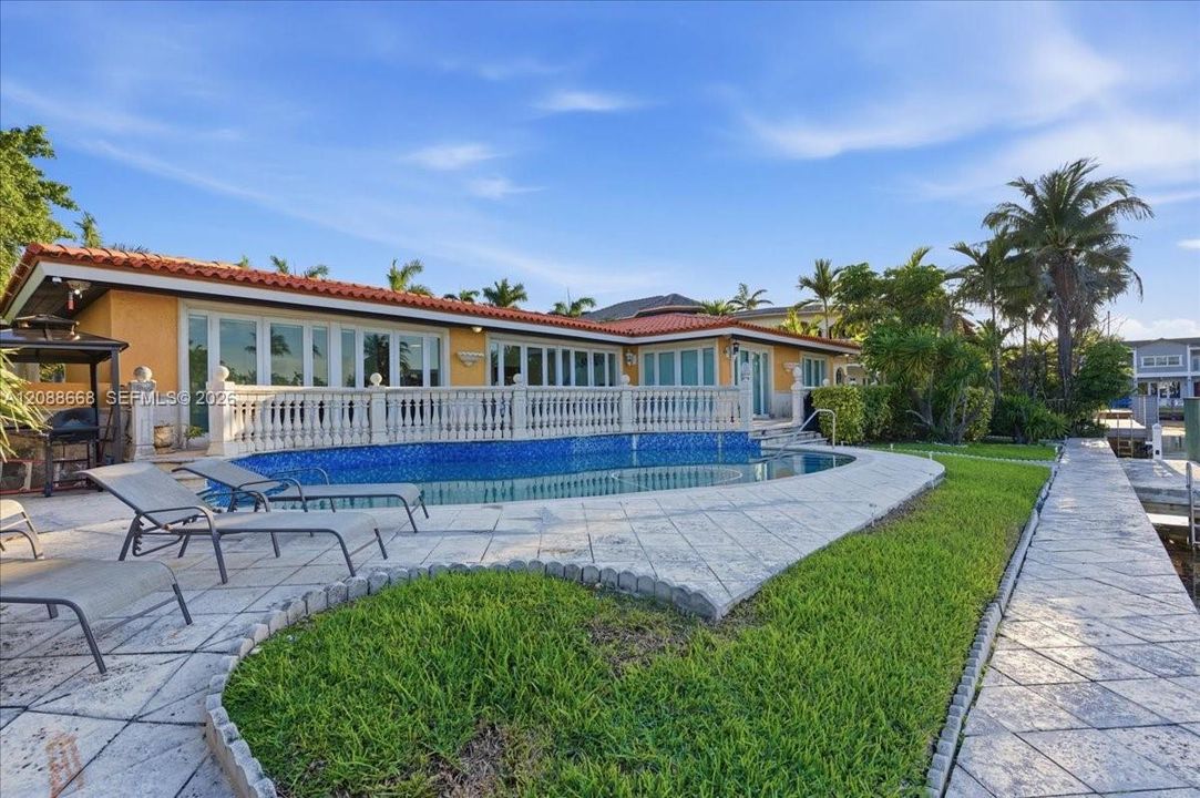 For Rent: $26,900 (5 beds, 4 baths, 4486 Square Feet)
