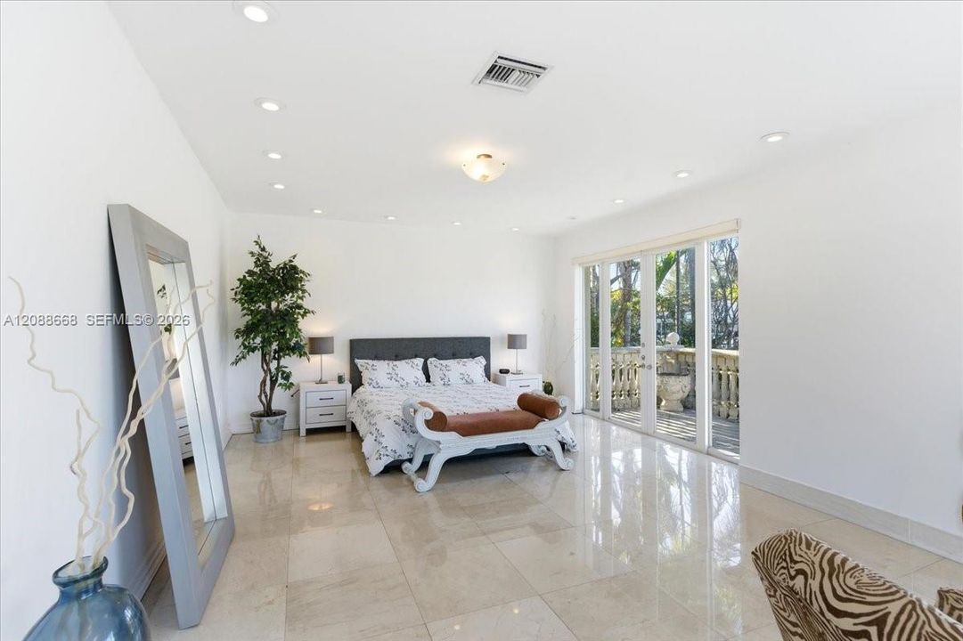 For Rent: $26,900 (5 beds, 4 baths, 4486 Square Feet)