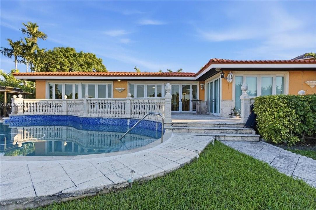 For Rent: $26,900 (5 beds, 4 baths, 4486 Square Feet)