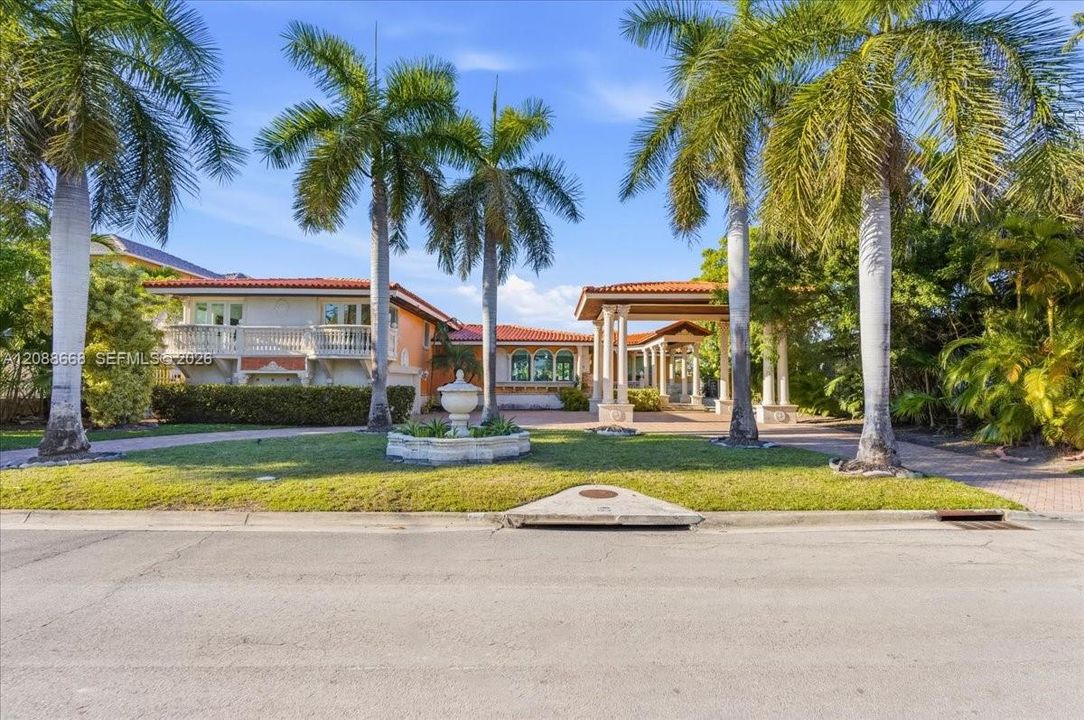 For Rent: $26,900 (5 beds, 4 baths, 4486 Square Feet)