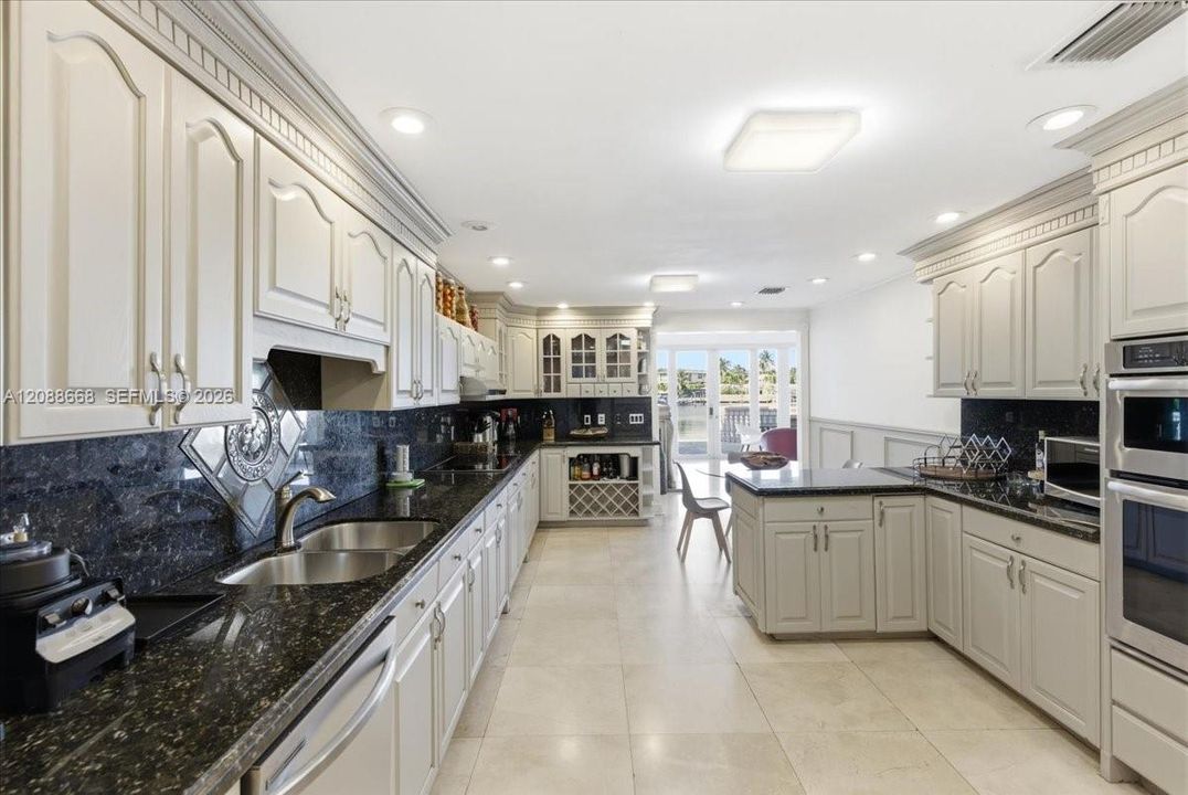 For Rent: $26,900 (5 beds, 4 baths, 4486 Square Feet)