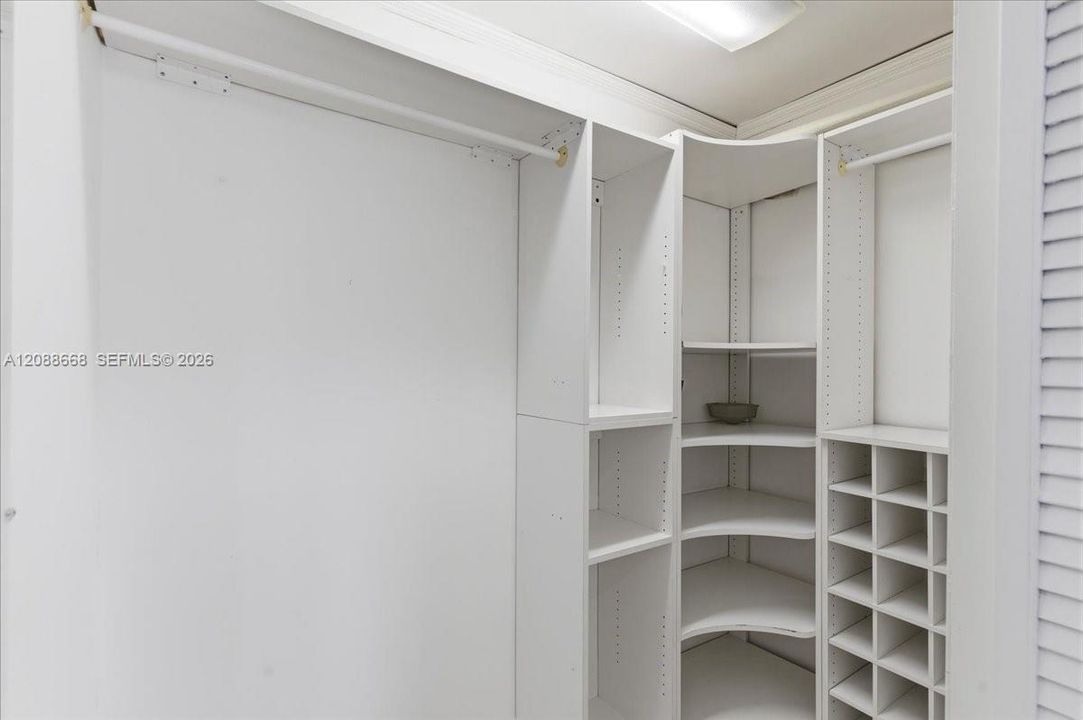 For Rent: $26,900 (5 beds, 4 baths, 4486 Square Feet)