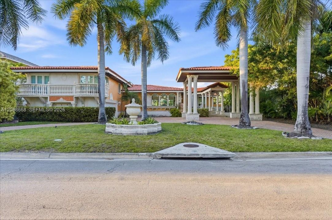 For Rent: $26,900 (5 beds, 4 baths, 4486 Square Feet)