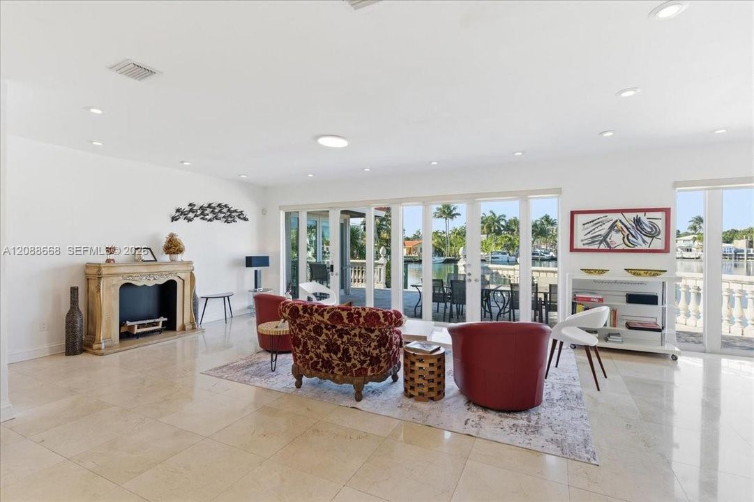 For Rent: $26,900 (5 beds, 4 baths, 4486 Square Feet)