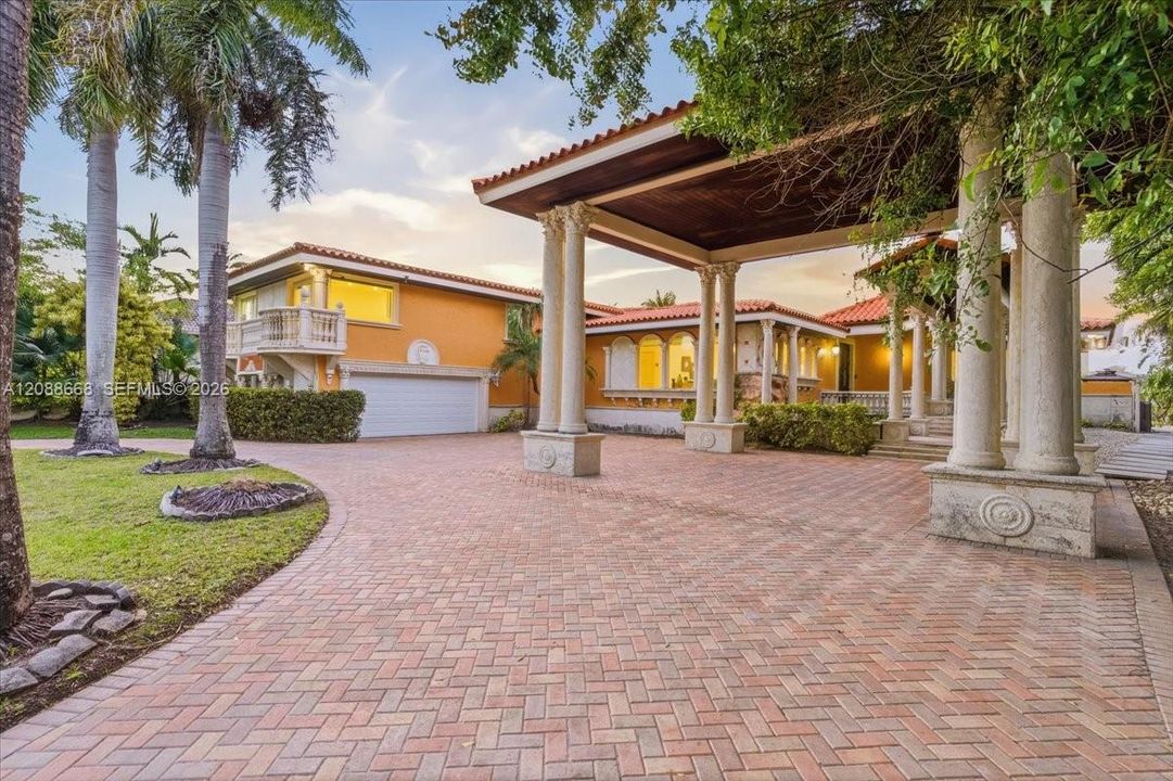 For Rent: $26,900 (5 beds, 4 baths, 4486 Square Feet)