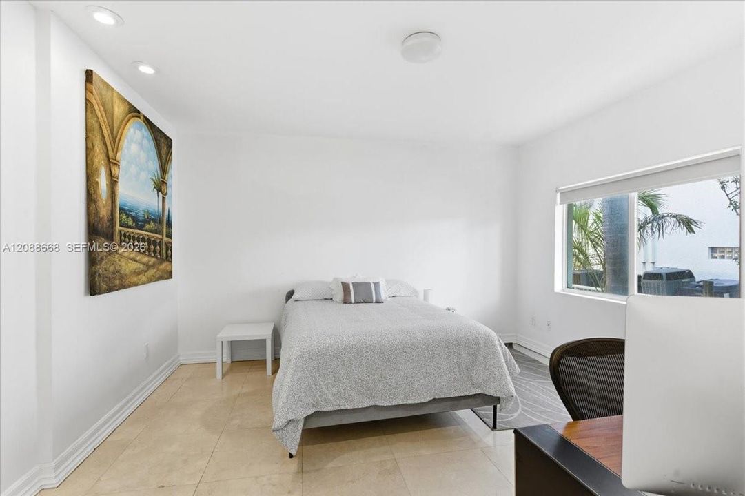 For Rent: $26,900 (5 beds, 4 baths, 4486 Square Feet)