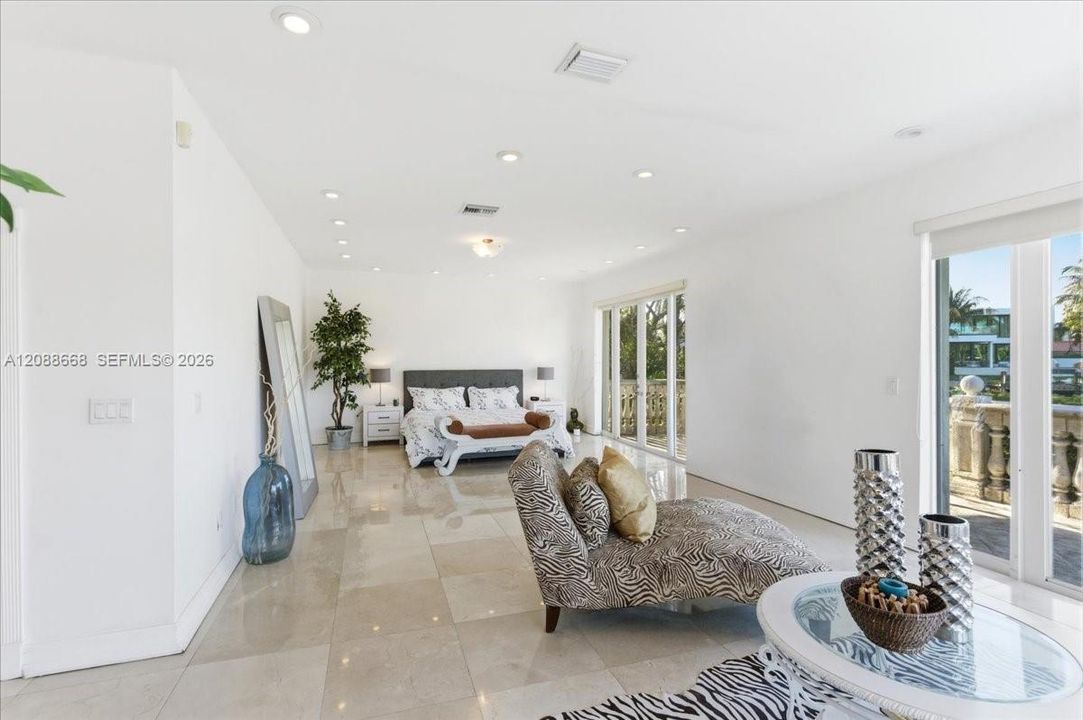 For Rent: $26,900 (5 beds, 4 baths, 4486 Square Feet)