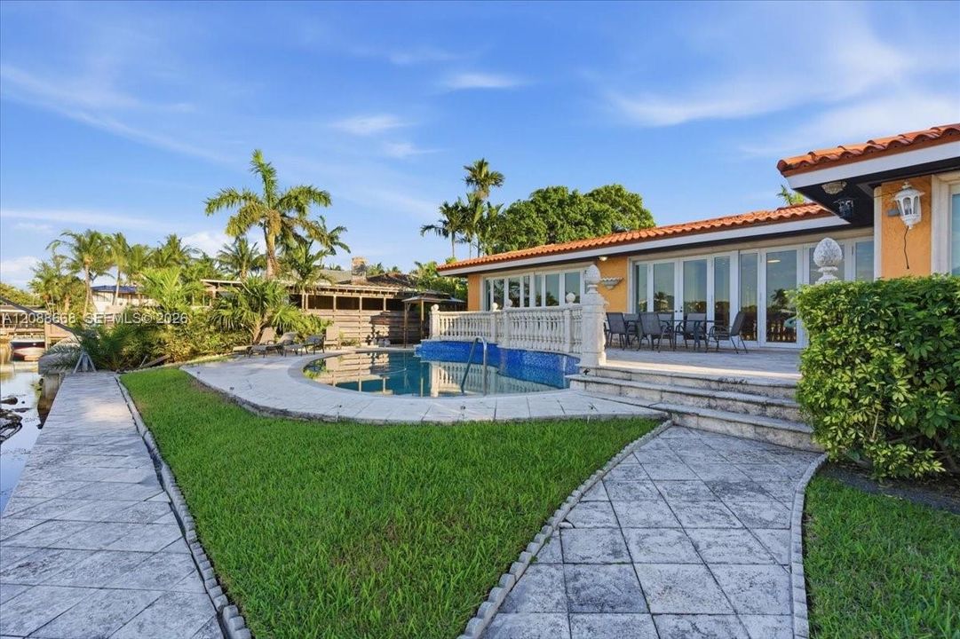 For Rent: $26,900 (5 beds, 4 baths, 4486 Square Feet)