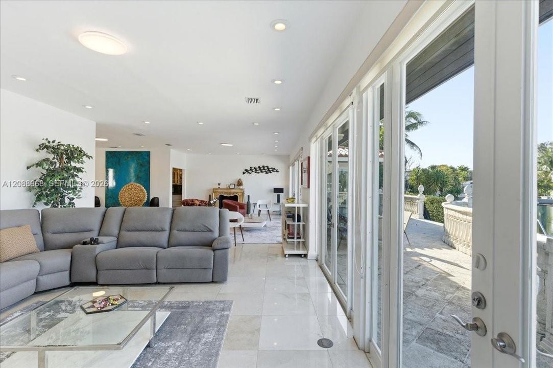 For Rent: $26,900 (5 beds, 4 baths, 4486 Square Feet)