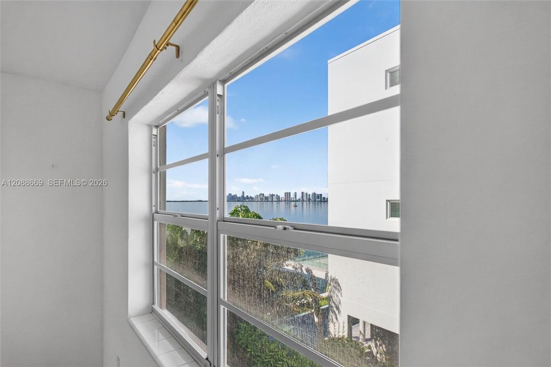 For Sale: $342,000 (2 beds, 2 baths, 1040 Square Feet)