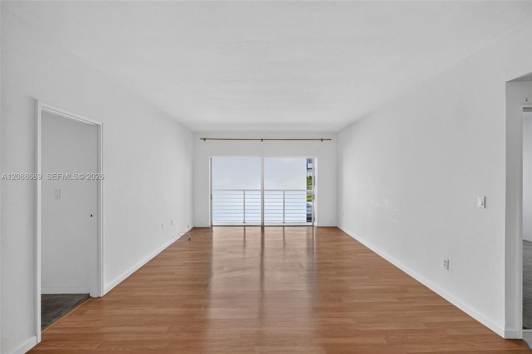 For Sale: $342,000 (2 beds, 2 baths, 1040 Square Feet)