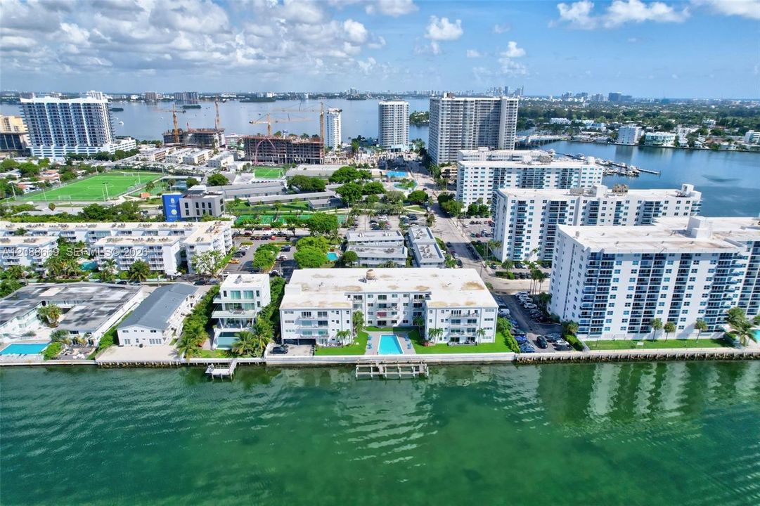 For Sale: $342,000 (2 beds, 2 baths, 1040 Square Feet)