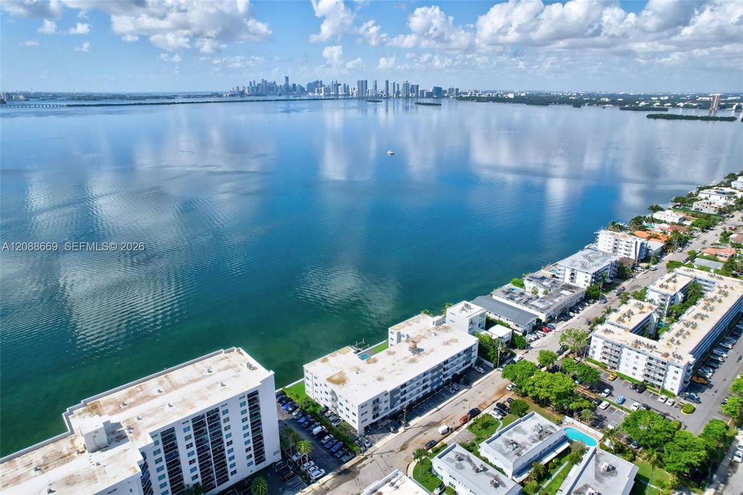 For Sale: $342,000 (2 beds, 2 baths, 1040 Square Feet)