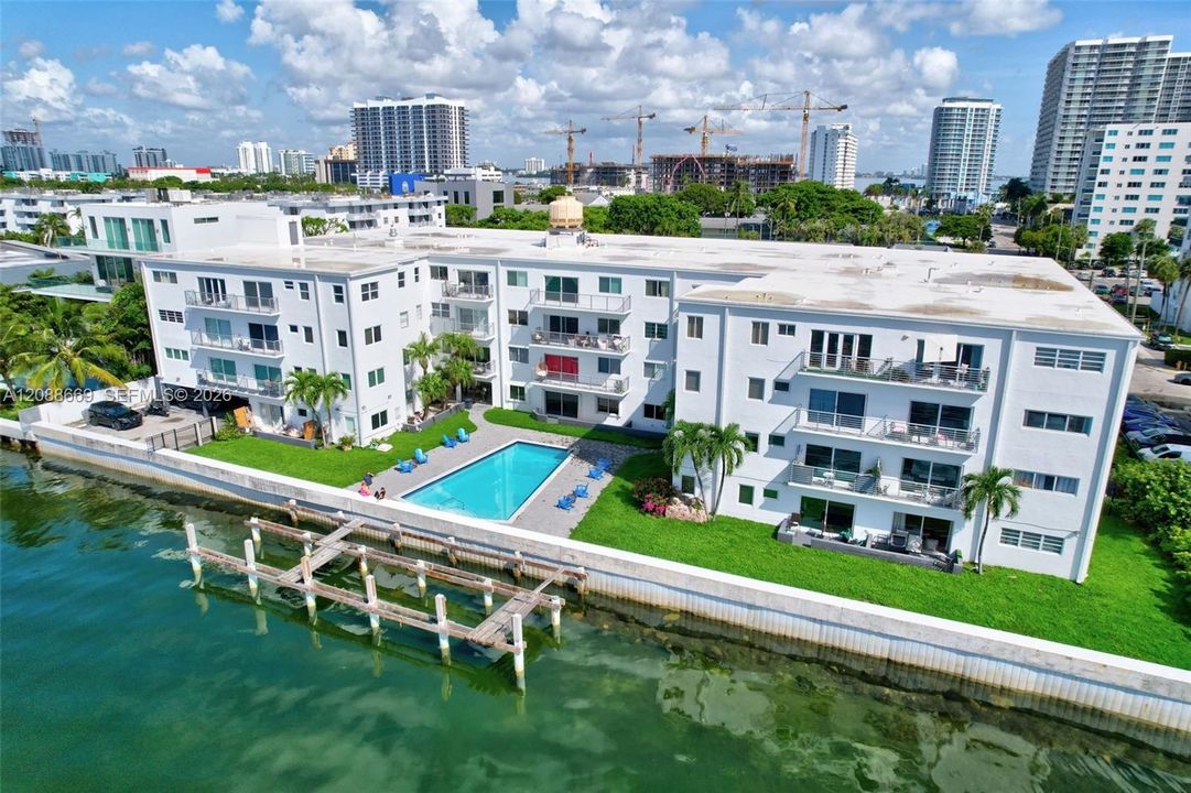 For Sale: $342,000 (2 beds, 2 baths, 1040 Square Feet)