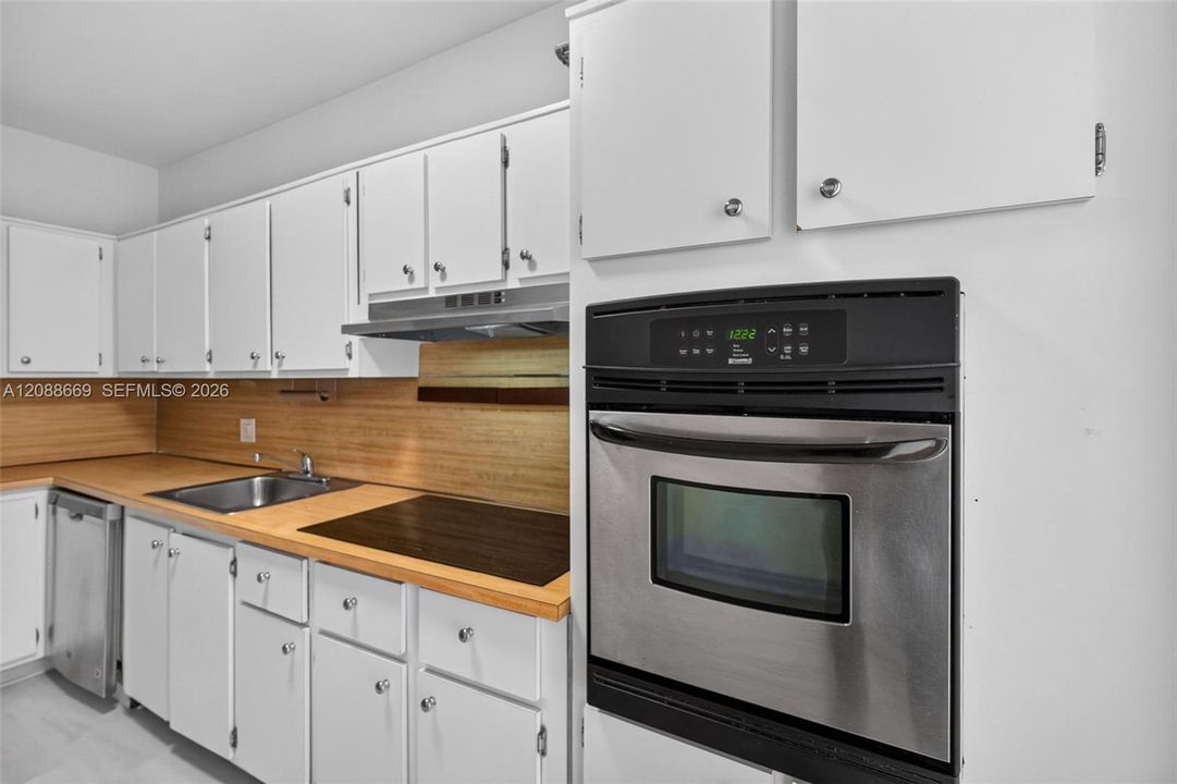 For Sale: $342,000 (2 beds, 2 baths, 1040 Square Feet)