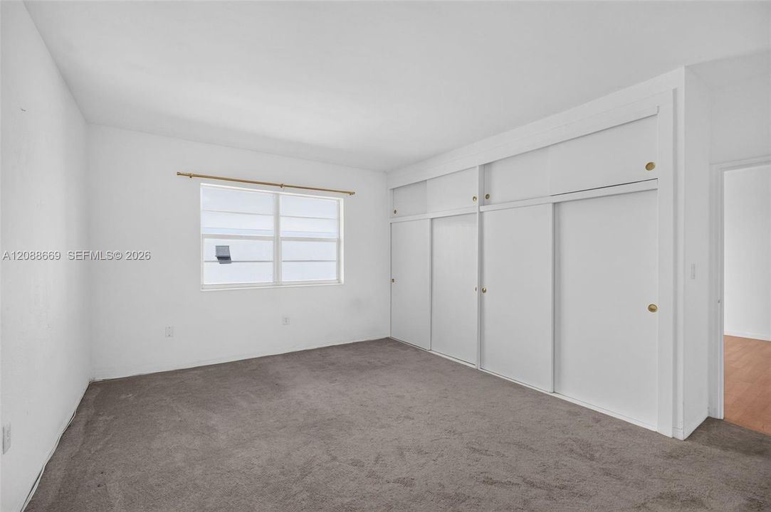 For Sale: $342,000 (2 beds, 2 baths, 1040 Square Feet)