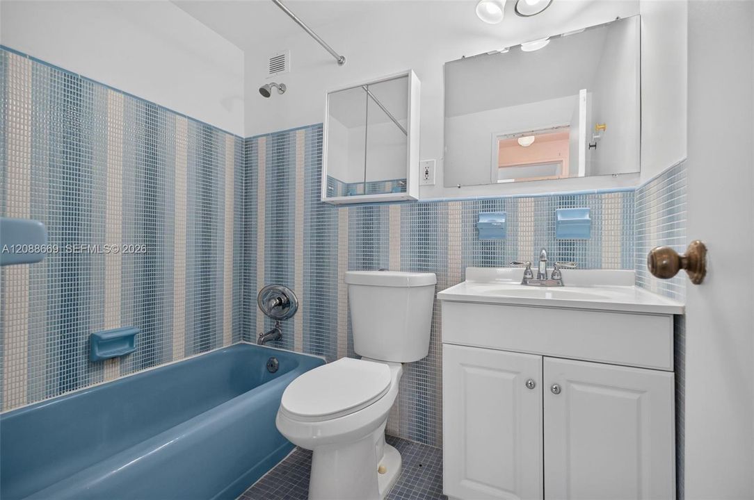 For Sale: $342,000 (2 beds, 2 baths, 1040 Square Feet)
