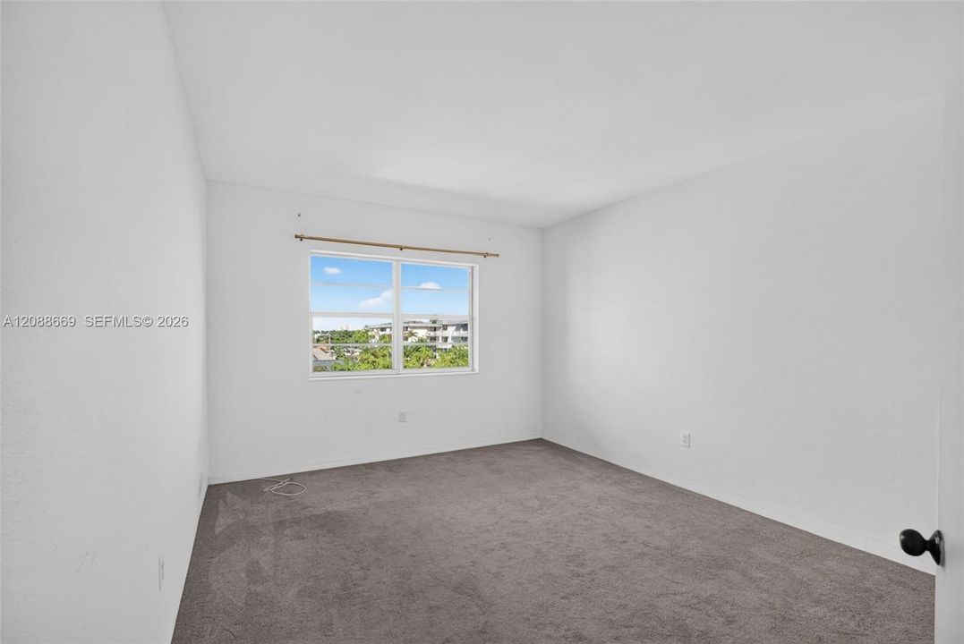 For Sale: $342,000 (2 beds, 2 baths, 1040 Square Feet)