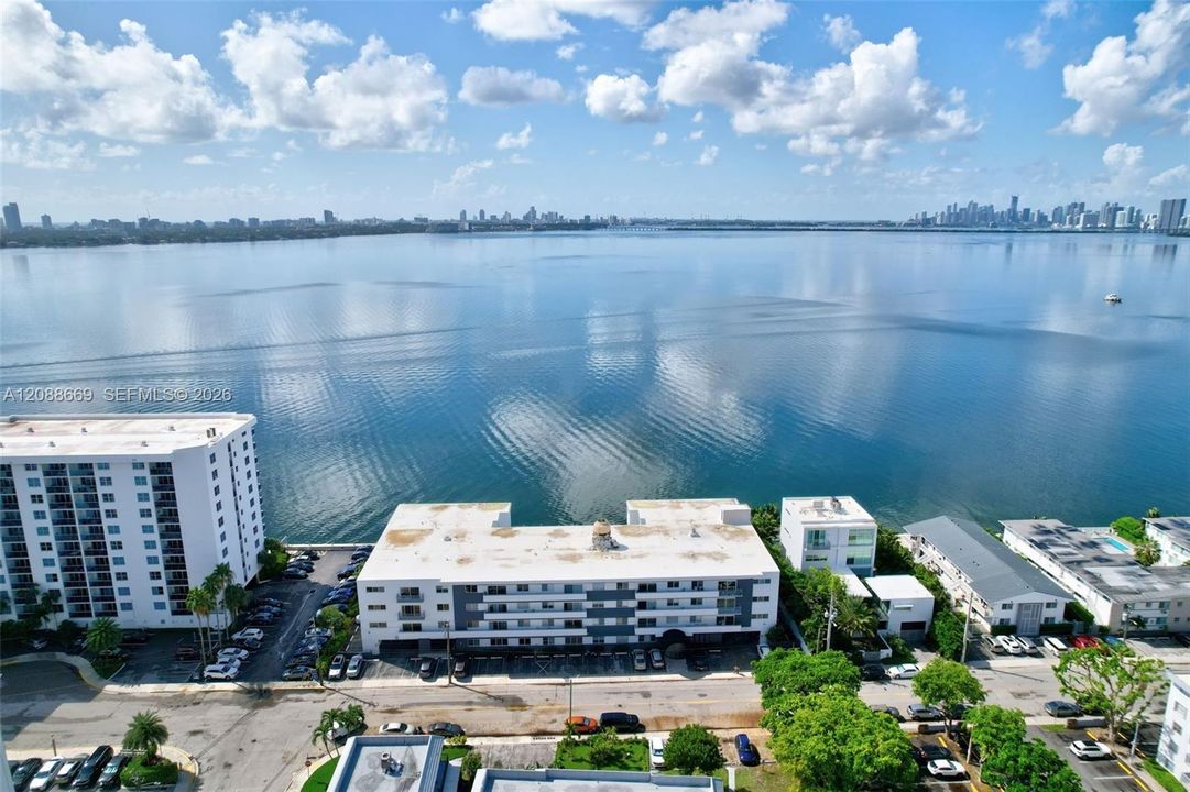 For Sale: $342,000 (2 beds, 2 baths, 1040 Square Feet)
