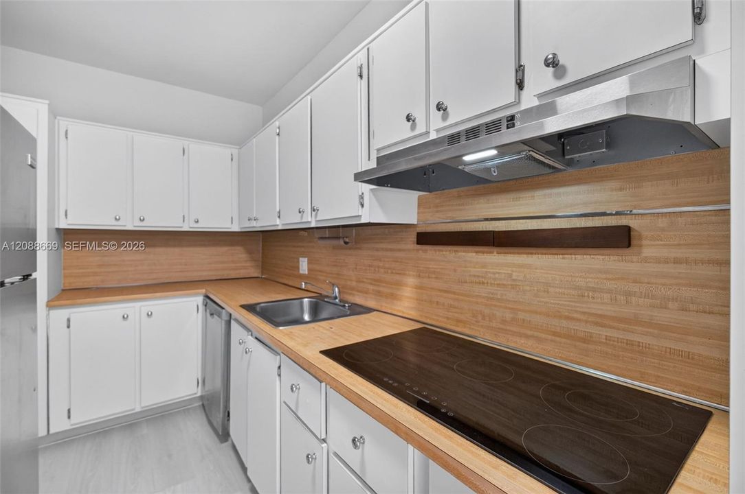 For Sale: $342,000 (2 beds, 2 baths, 1040 Square Feet)
