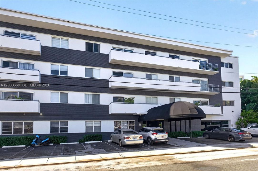 For Sale: $342,000 (2 beds, 2 baths, 1040 Square Feet)