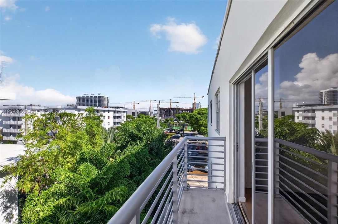 For Sale: $342,000 (2 beds, 2 baths, 1040 Square Feet)