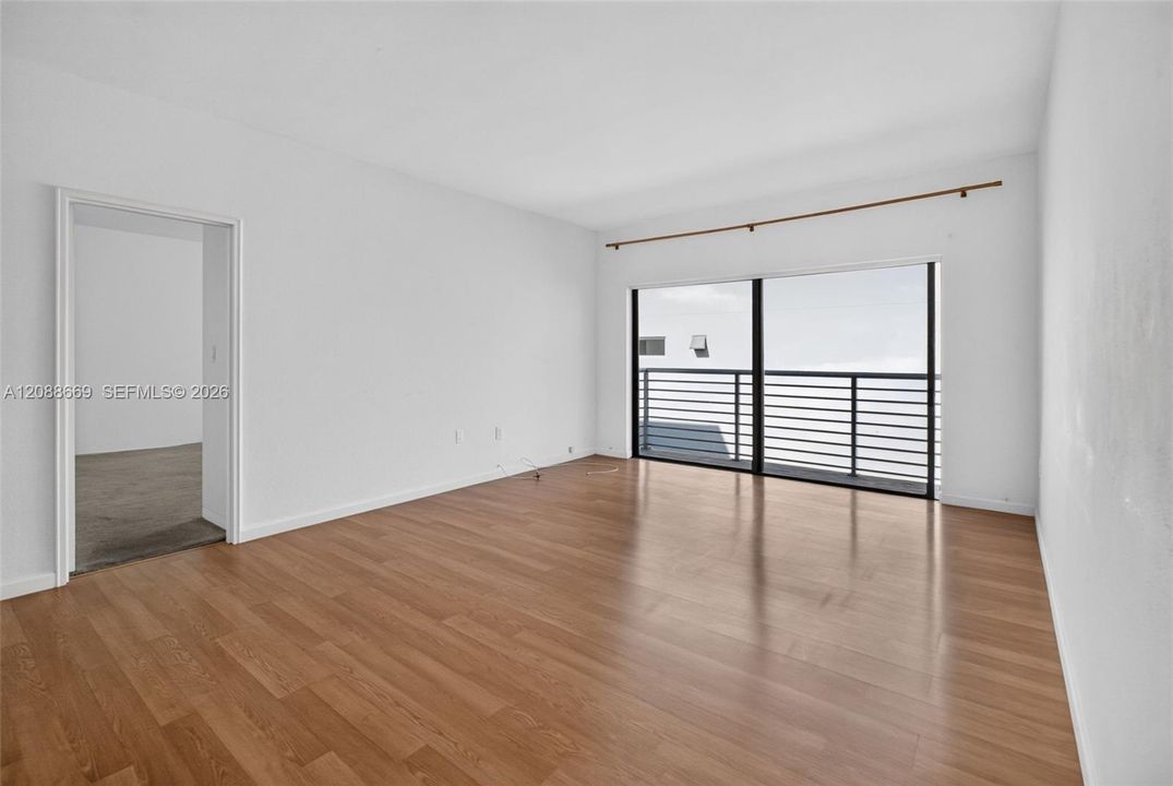 For Sale: $342,000 (2 beds, 2 baths, 1040 Square Feet)