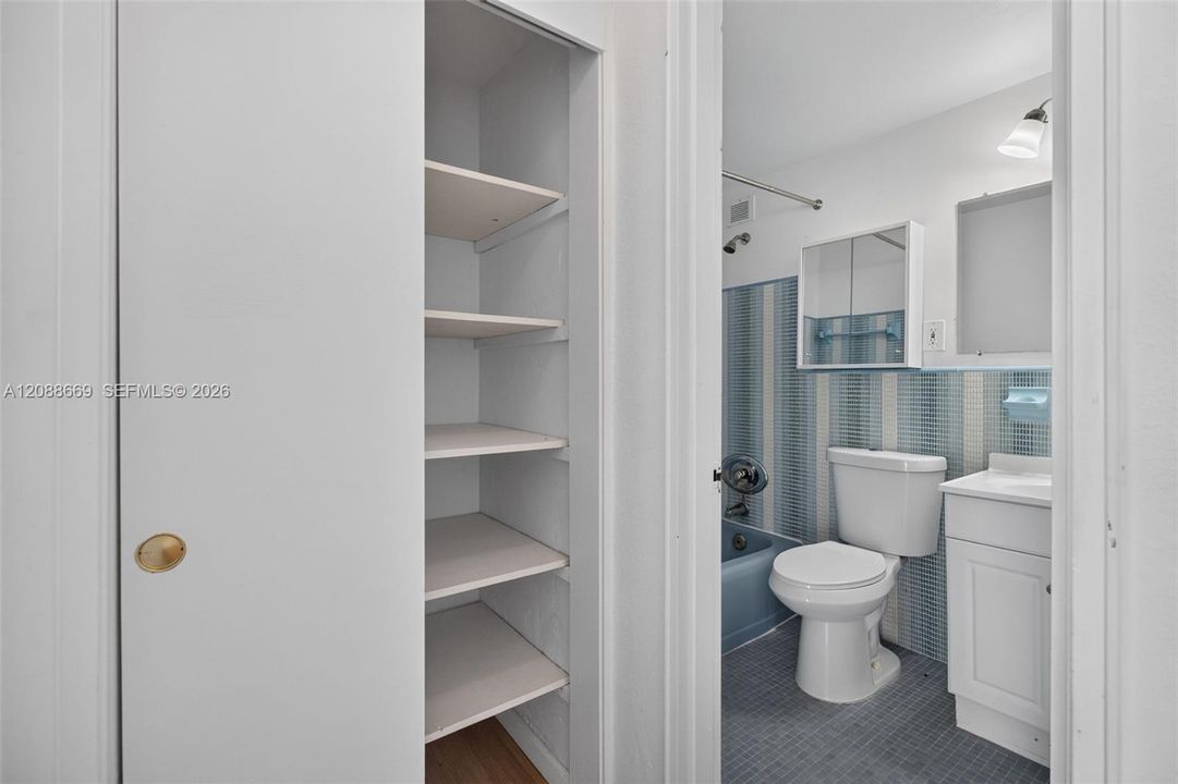 For Sale: $342,000 (2 beds, 2 baths, 1040 Square Feet)