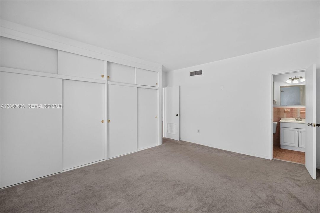 For Sale: $342,000 (2 beds, 2 baths, 1040 Square Feet)